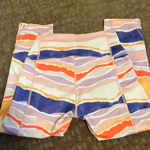 Lululemon Special edition Crops- size 6 - Picture 1 of 3